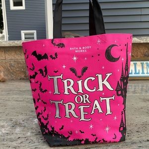🦇Halloween Trick or Treat Tote Bag BBW🦇🎃
